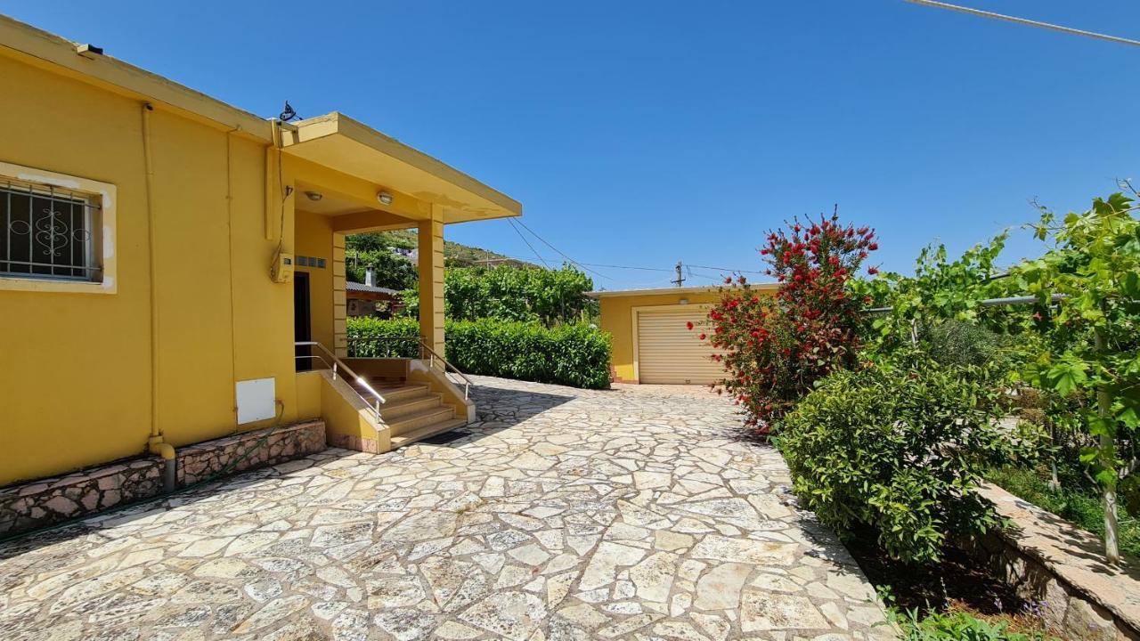Village Home Next To The Sea Saranda Kültér fotó